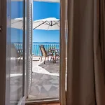 Beachfront Adriatic With Breakfast 住宿加早餐酒店 4*