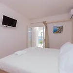 Beachfront Adriatic With Breakfast 住宿加早餐酒店