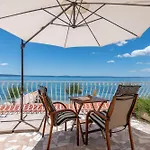 Beachfront Adriatic With Breakfast 住宿加早餐酒店 4*