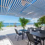 Beachfront Adriatic With Breakfast 住宿加早餐酒店
