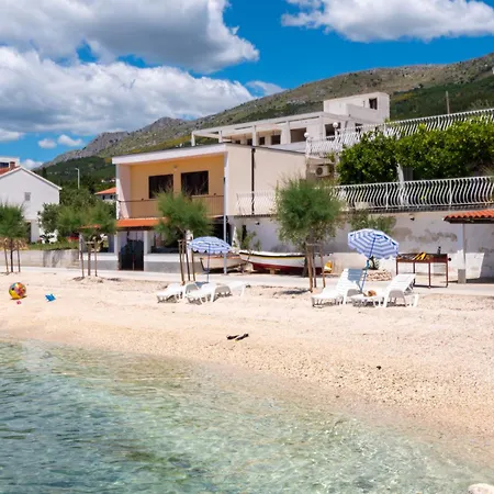 Beachfront Adriatic With Breakfast *