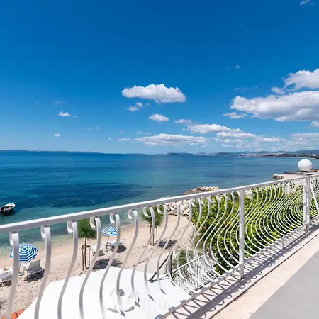 Beachfront Adriatic With Breakfast *