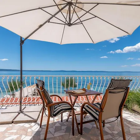 Beachfront Adriatic With Breakfast Alojamento de Acomodação e Pequeno-almoço *